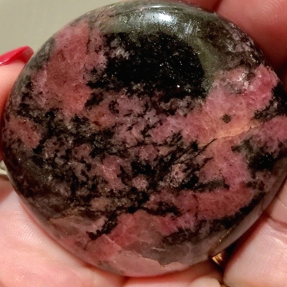 Beautiful Rhodonite Gallet/Palmstone - Picture 4 of 15